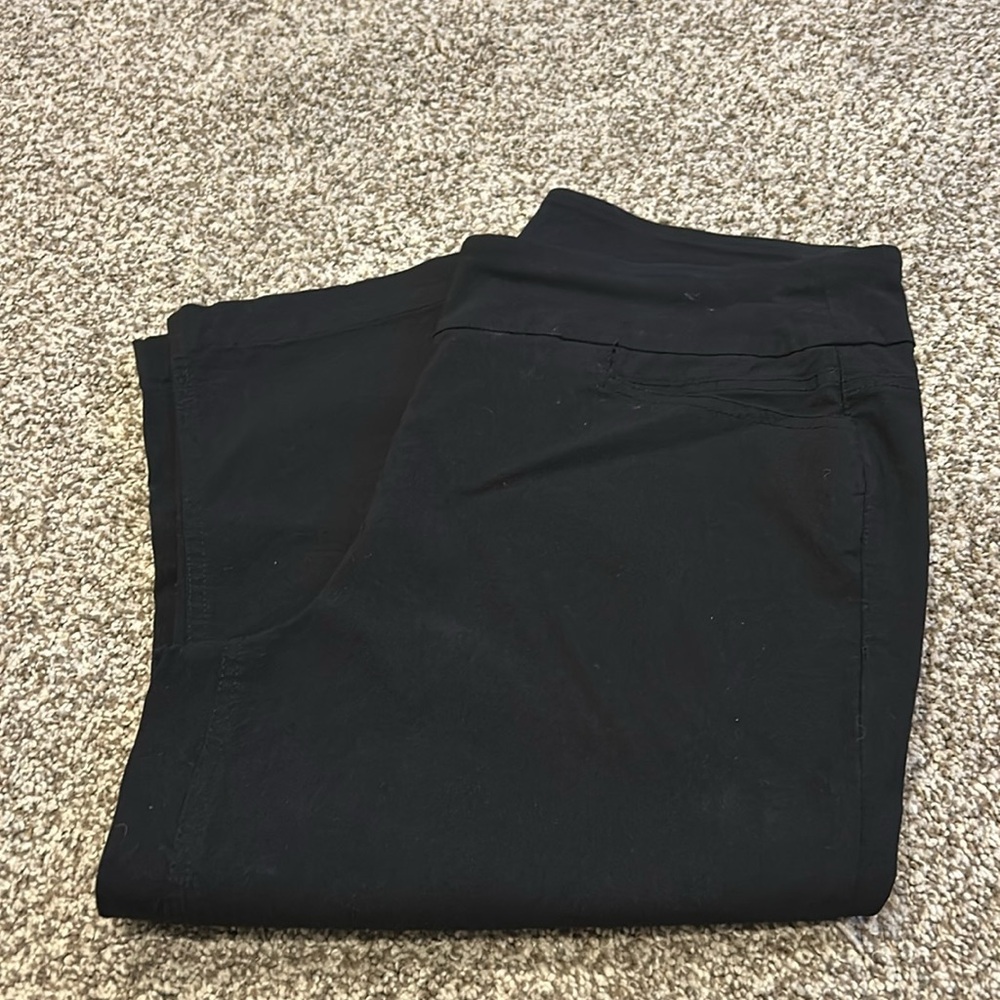 Westbound petites - capri pants slacks in black.